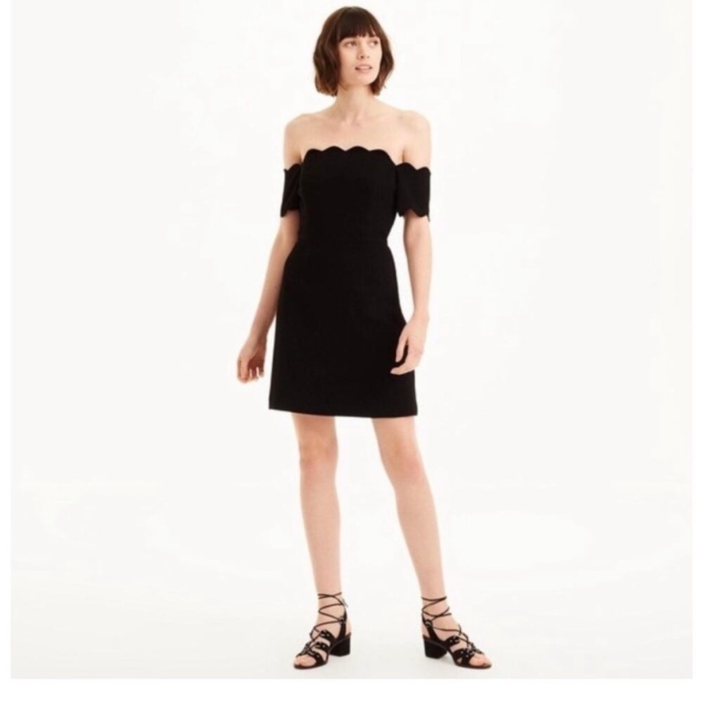 • Club Monaco • Women’s Liki Mini Dress Scallop
Off the Shoulder Black 00